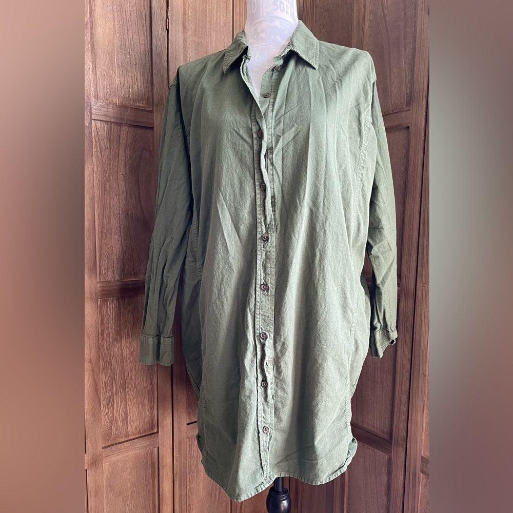 Women’s Universal Thread Olive Green shirt dress.
